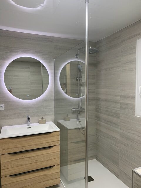 Installation douche miroir LED - rénovation salle de bains Vienne 38
