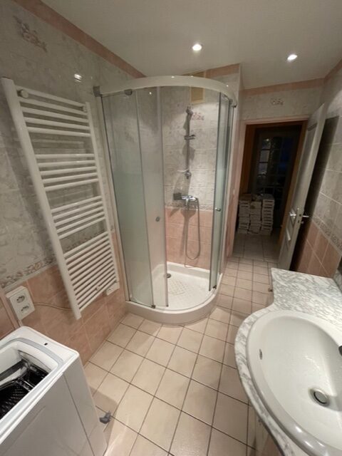 Salle de bains avant rénovation - Entreprise Smeyers plombier chauffagiste Vienne